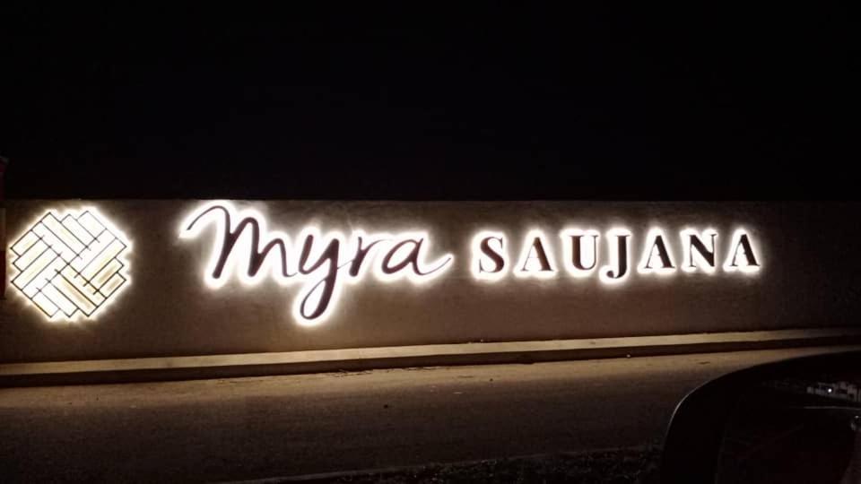 Faridz Homestay At Myra Saujana Kampong Simpang Empat Exteriör bild