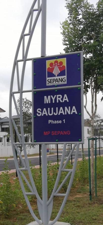 Faridz Homestay At Myra Saujana Kampong Simpang Empat Exteriör bild
