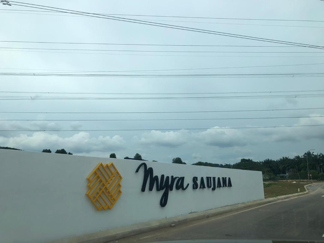 Faridz Homestay At Myra Saujana Kampong Simpang Empat Exteriör bild