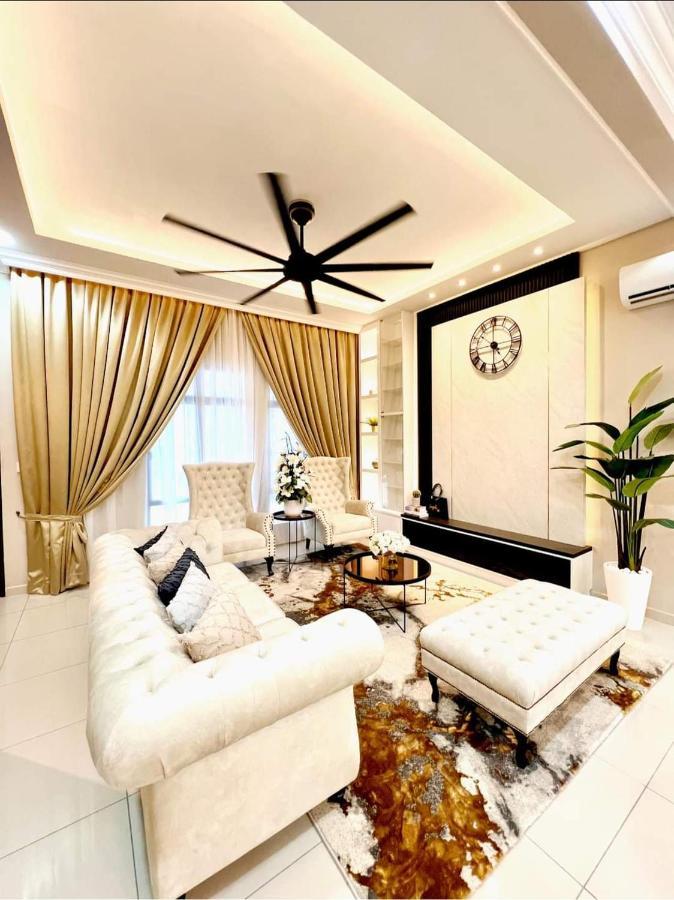 Faridz Homestay At Myra Saujana Kampong Simpang Empat Exteriör bild