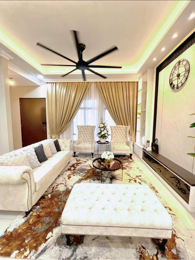 Faridz Homestay At Myra Saujana Kampong Simpang Empat Exteriör bild