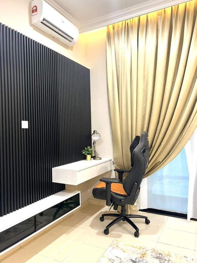 Faridz Homestay At Myra Saujana Kampong Simpang Empat Exteriör bild