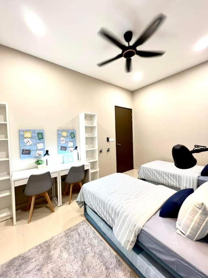 Faridz Homestay At Myra Saujana Kampong Simpang Empat Exteriör bild