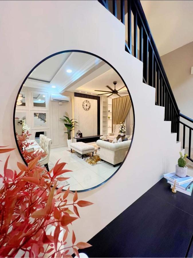 Faridz Homestay At Myra Saujana Kampong Simpang Empat Exteriör bild